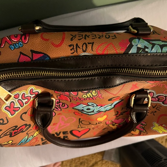 Graffiti Heart-Love print purse by Mezon Handbags - Picture 2 of 9